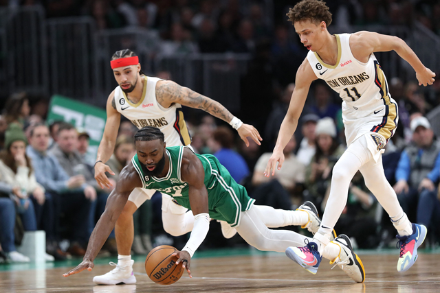 Jaylen Brown of the Boston Celtics dives after a loose ball in front of Dyson Daniels of the New Orleans Pelicans during their NBA game in Boston, Massachusetts, on Wednesday (AFP photo by Maddie Meyer)