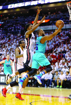 Kemba Walker of the Charlotte Hornets drives on Josh Richardson of the Miami Heat during their Game 2 of the Eastern Conference quarter-finals of the 2016 NBA play-offs in Miami on Wednesday (AFP photo by Mike Ehrmann)