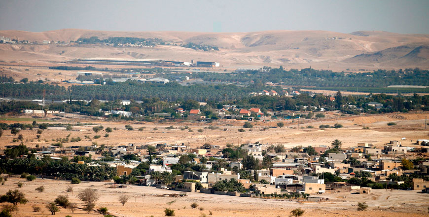 A general view shows the Jordan Valley village of Fasayil (foreground) with the Israeli settlement of Tomer (background), in the occupied West Bank on Tuesday (AFP photo)
