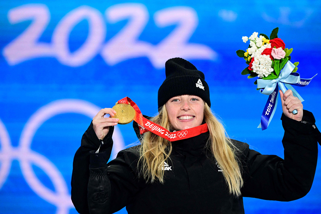 Gold medallist New Zealand’s Zoi Sadowski Synnott celebrates on the podium during the women’s snowboard slopestyle victory ceremony at the Beijing 2022 Winter Olympic Games in Zhangjiakou on Sunday (AFP photo by Tobias Schwarz)