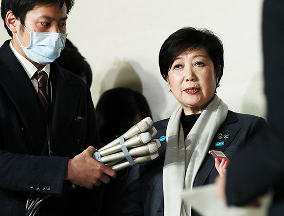 Tokyo Governor Yuriko Koike (right) speaks about the postponement of the 2020 Olympics at a press conference after a telephone conference between Prime Minister Shinzo Abe and the International Olympic Committee President Thomas Bach, in Tokyo on Tuesday (AFP photo)