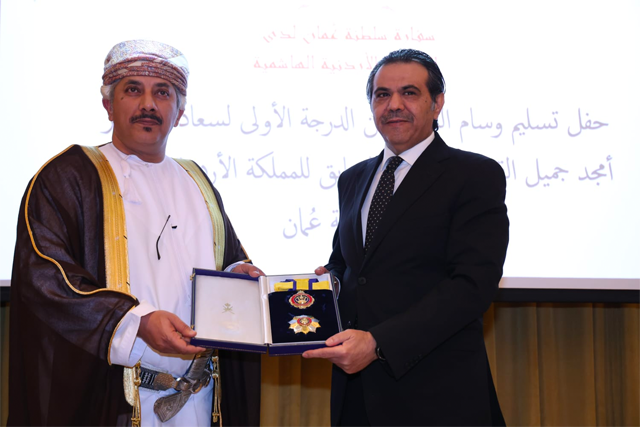The Omani embassy in Amman hosts a ceremony on Wednesday, where Omani Ambassador to Jordan Fahad Alojaili presented the Order of Al Numan of the First Class to former Jordanian ambassador to Oman Amjad Quhaiwi (Petra photo)