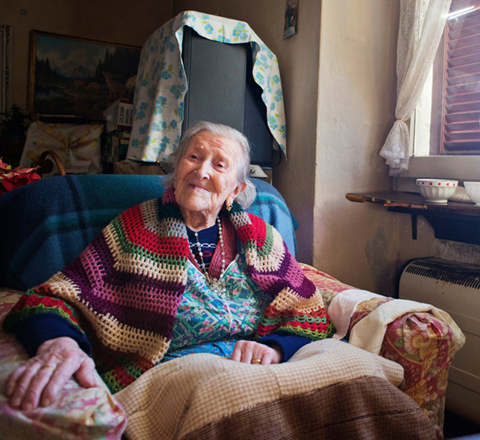  Emma Morano, the oldest known person in the world, in her home in Verbania, Italy, in an undated photo (AFP photo by Alessandro Grassani)