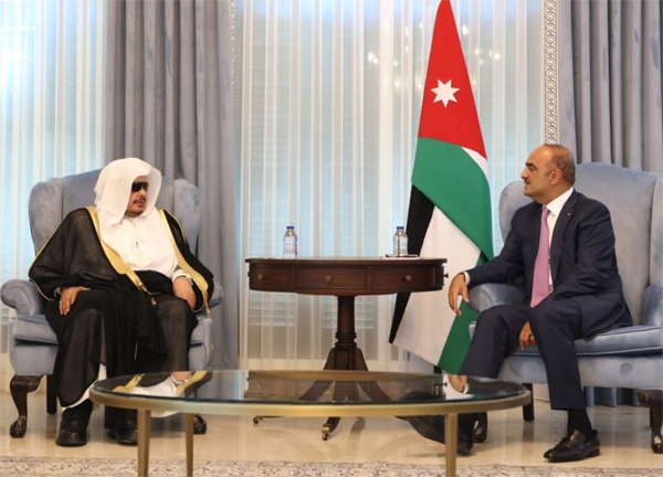 Prime Minister Bisher Khasawneh meets with the Speaker of the Saudi Shura Council, Abdullah Al Sheikh on Sunday (Petra photo)