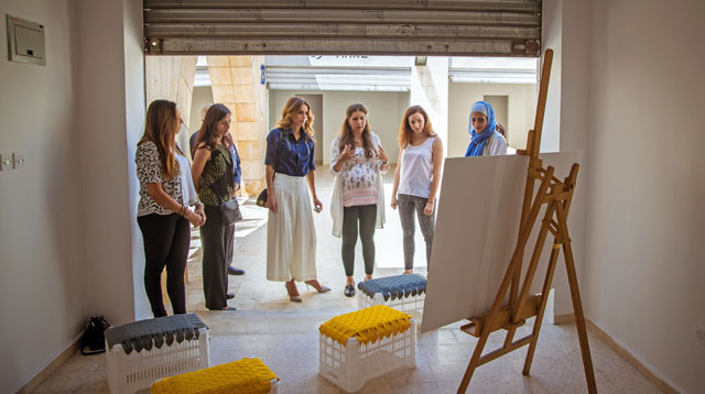 Her Majesty Queen Rania visits the Crafts District at the Raghadan Tourist Terminal on Wednesday  (Photo courtesy of Royal Court)