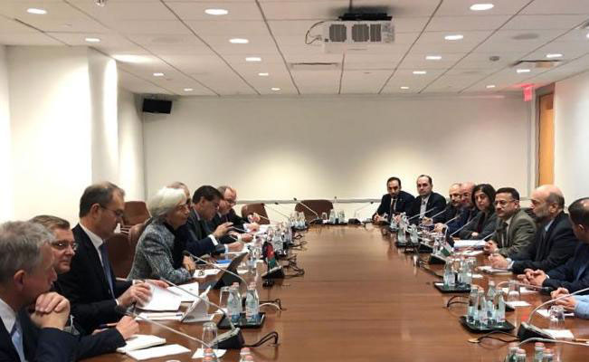 Prime Minister Omar Razzaz heads Jordan’s delegation at a meeting with IMF Managing Director Christine Lagarde in Washington, DC, on Thursday (Photo courtesy of Prime Ministry)