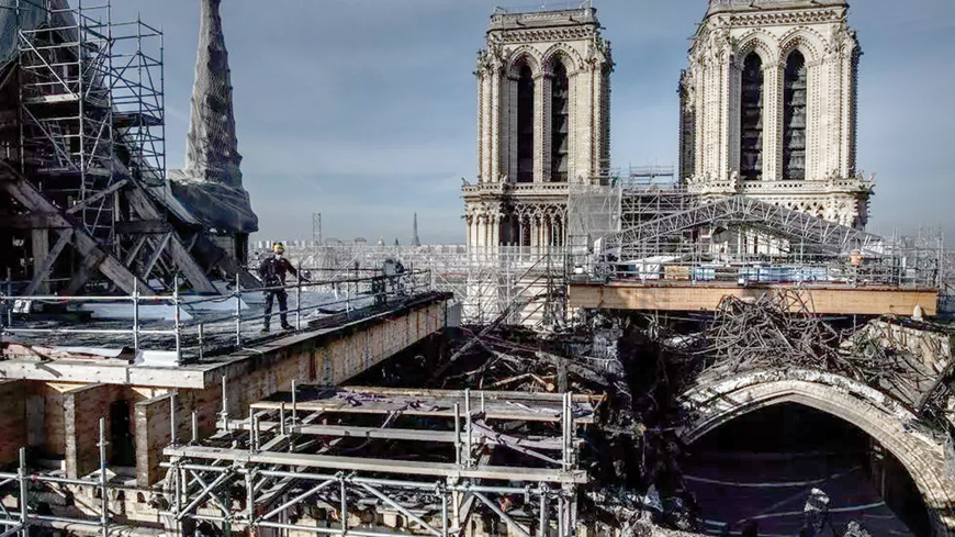 The first task for workers on Notre-Dame cathedral has been removing hundreds of tonnes of scaffolding that were damaged in the fire  (AFP photo)