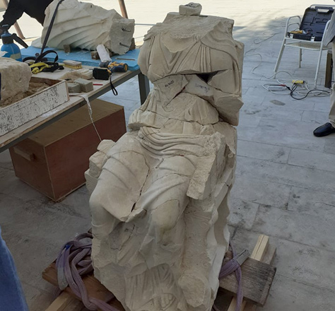 A Roman statue from 2nd century AD is seen on March 28 inJerash when team of local and international experts worked on restoration of three Roman sculptures found in the Eastern Roman Baths (Photo by Saeb Rawashdeh)