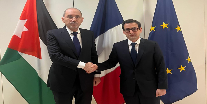 Deputy Prime Minister and Foreign Affairs Minister Ayman Safadi on Tuesday meets French Minister for Europe and Foreign Affairs Stephane Sejourne in New York (Photo courtesy of Al Mamlaka TV)