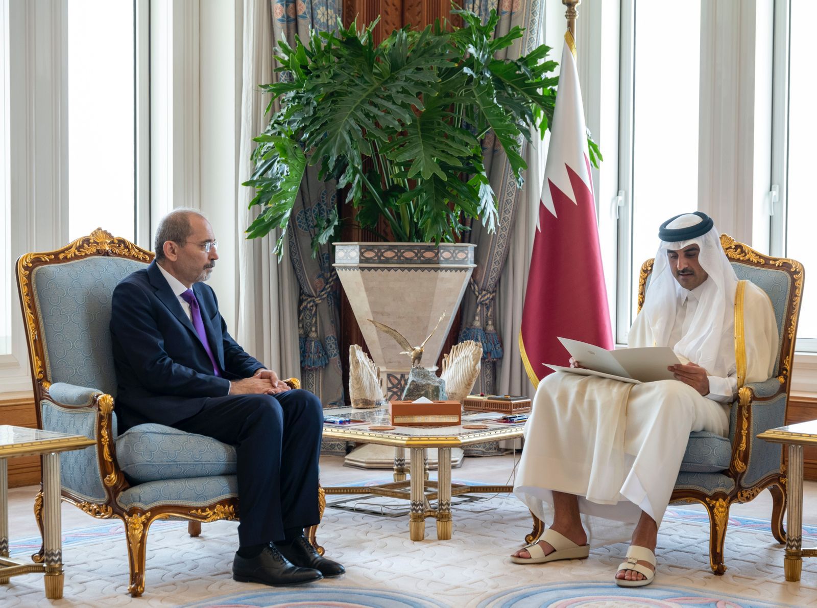 Deputy Prime Minister and Foreign Minister Ayman Safadi delivers a letter from His Majesty King Abdullah to Qatari Emir Sheikh Tamim bin Hamad Al Thani in Doha on Thursday (Photo courtesy of Foreign Ministry)  