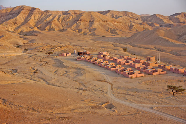 Overview of the ancient site of Bir Madhkur near the modern housing units (Photo courtesy of Andrew Smith II)