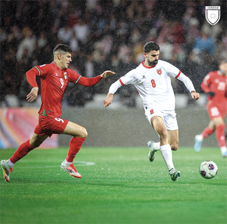 Nizar Al Rashdan(8) dribbles Tamer Sayem from Palestine during the qualifying match between Jordan and Palestine, played on Thursday at Amman International Stadium (Photo of Jordan Football Association)