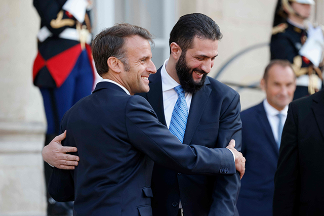 French President Emmanuel Macron (L) and Syrian President Ahmed al-Sharaa greet each other after a joint press conference following a meeting at the Elysee Palace in Paris, on May 7, 2025 (AFP photo)