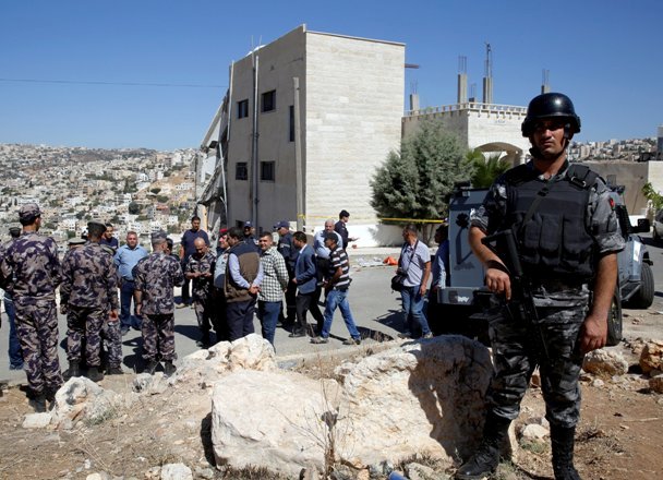 Security forces gather near a damaged building at the city of Salt, Jordan, August 12, 2018 (Reuters photo) 
