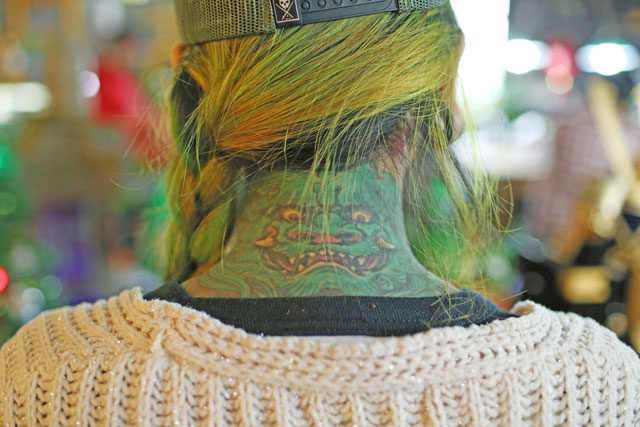 This photo taken on November 29, 2017, shows a tattoo displayed on the neck of a tattoo artist at a studio in Shanghai (AFP photo)