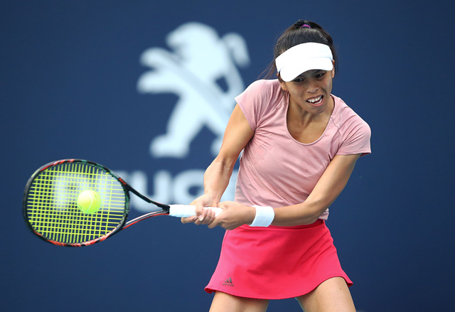 Su-Wei Hsieh of Taipei in action against Naomi Osaka of Japan during the Miami Open in Miami, Florida, on Saturday (AFP photo by Julian Finney)