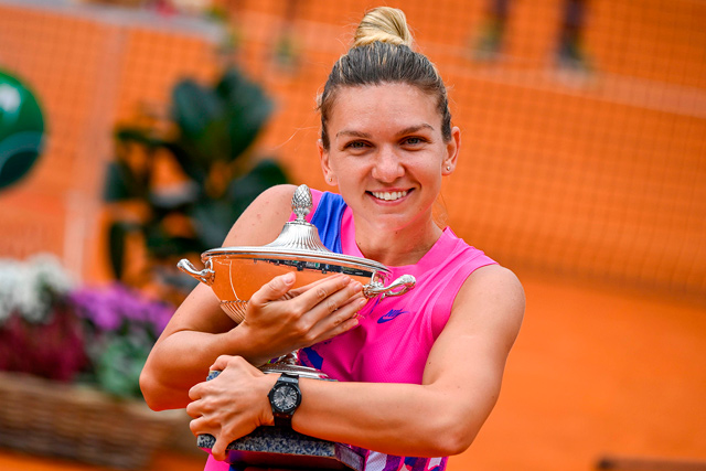 Romania’s Simona Halep poses with her trophy after winning the final match of the Women’s Italian Open against Czech Republic’s Karolina Pliskova in Rome on Monday (AFP photo by Riccardo Antimiani)