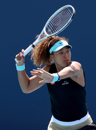 Naomi Osaka of Japan returns a shot against Ajla Tomljanović of Australia at the Miami Open in Miami Gardens, Florida, on Friday  (AFP photo by Mark Brown)