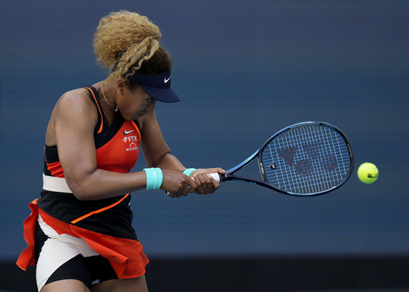 Naomi Osaka of Japan returns a shot to Alison Riske of United States during their Women’s Singles match at the Miami Open in Miami Gardens, Florida, on Monday (AFP photo by Mark Brown)