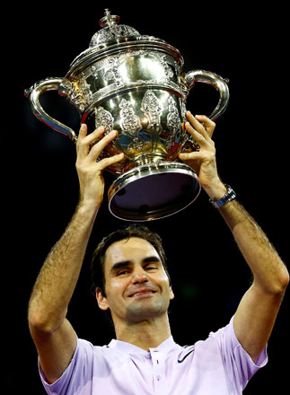 Roger Federer of Switzerland celebrates with the cup after defeating Martin del Potro of Argentina at the Swiss Indoors Basel Open in Basel, Switzerland, on Sunday (Reuters photo by Arnd Wiegmann)