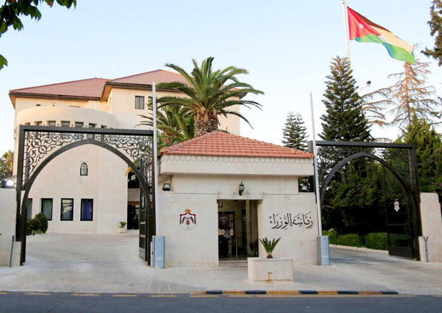 The Cabinet, in a Sunday session headed by Prime Minister and Minister of Defence Bisher Al Khasawneh, agreed to amend the requirements for granting investors Jordanian citizenship and residency for the purpose of creating an environment that attracts foreign investment (Petra photo)