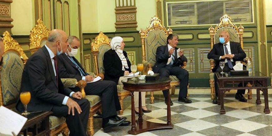 Minister of Transport Wajih Azaizeh meets with Egyptian counterpart Kamel Al Wazir on Thursday (Petra photo)