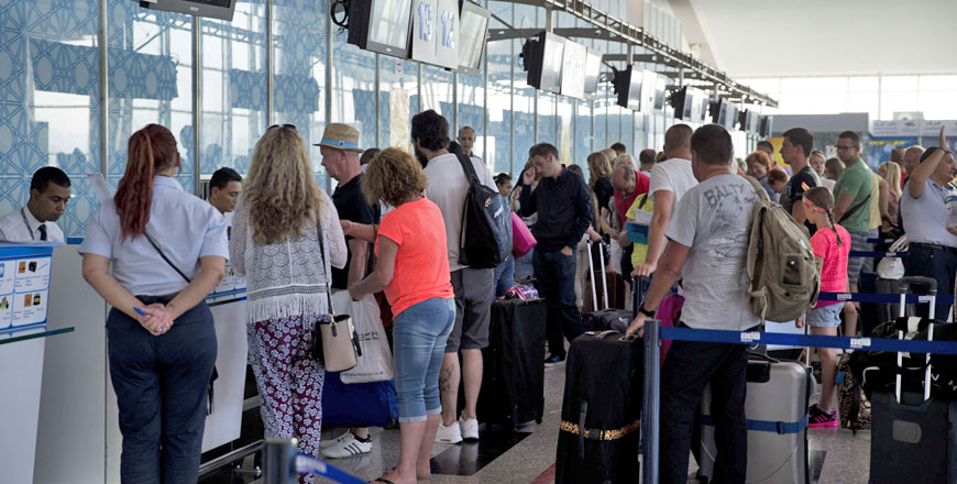 British tourists queue up at the check-in counter at the Enfidha International Airport on Sunday, as they leave Tunisia two days after a shooting attack on the Riu Imperial Marhaba Hotel in Port El Kantaoui, on the outskirts of Sousse, south of the capital Tunis (AFP photo)