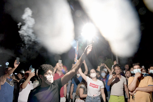 People celebrate in the street after Tunisian President Kais Saied announced the dissolution of parliament and Prime Minister Hichem Mechichi's government in Tunis on July 25, after a day of nationwide protest (AFP photo)