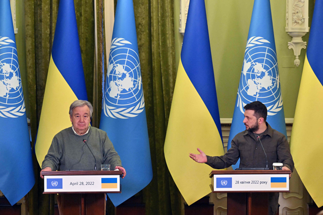 Ukrainian Preident Volodymyr Zelensky (right) and UN Secretary General Antonio Guterres give a joint press conference following their talks in Kyiv on Thursday (AFP photo)