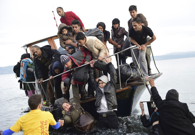 Migrants and refugees arrive on the Greek island of Lesbos after crossing the Aegean Sea from Turkey on Monday (AFP photo)