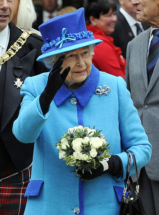 Britain’s Queen Elizabeth arrives at Waverley Station in Edinburgh, Scotland, on Wednesday (AFP photo)