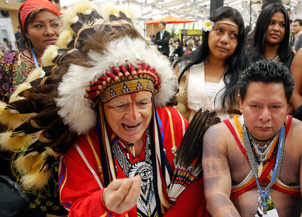 Hereditary chief Phil Lane jr from Dakota (left) and Candido Mezua, representative of the indigeneous of Panama, give a press conference on deforestation at the COP21, the United Nations Climate Change Conference Wednesday, in Le Bourget, north of Paris (AP photo)