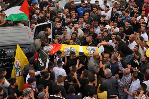 Palestinians carry the body of Ahmed Ibrahim Oweidat, who was killed during an Israeli occupation forces operation, during his funeral in Jericho in the Israeli-occupied West Bank, on Tuesday (AFP photo)