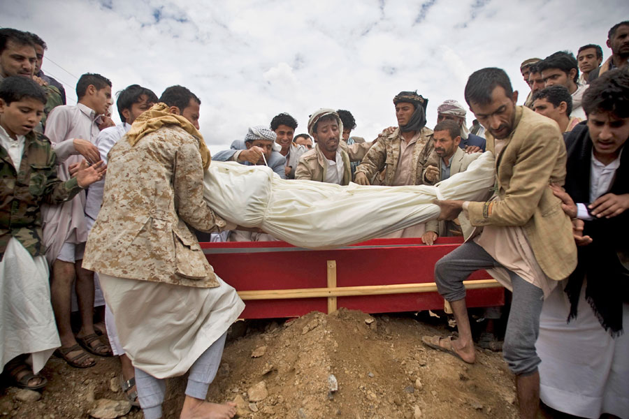 Shiite rebels known as Houthis bury a fellow Houthi who was killed in a Saudi-led air strike in Sanaa, Yemen, Monday (AP photo)