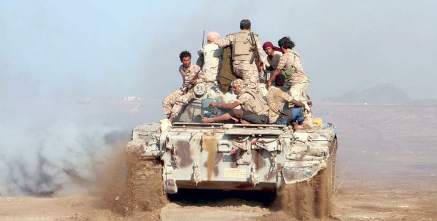 Yemeni pro-government forces patrol during clashes against rebels in Yemen's western Dhubab district (AFP photo)